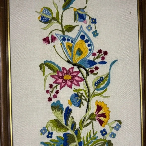 Vtg Framed Crewel Embroidery Flowers Floral Bouquet Needlework Art on Linen